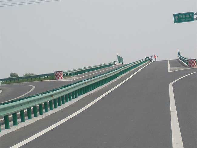 台州高速公路护栏的材质与规格