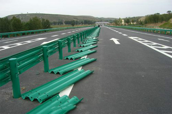 台州波形护栏的维护与管理确保道路安全的关键步骤