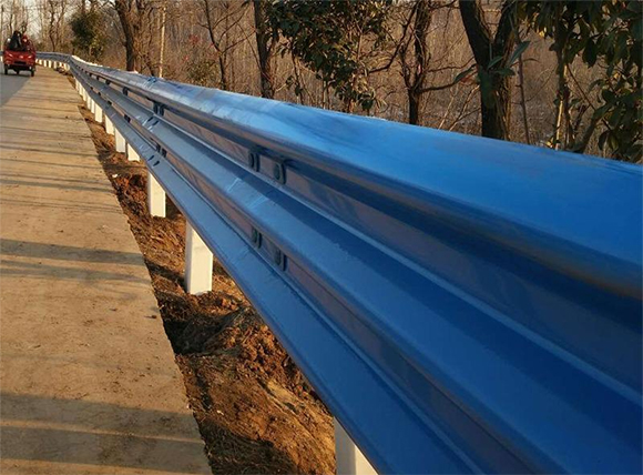 台州公路波形护栏板的优点